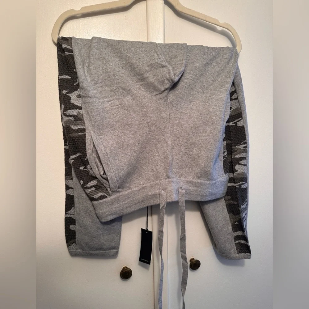 🩶 Monrow Vintage Sweatpants Camo Side Stripe Small NWT Jogger Lounge Pants - Picture 3 of 4